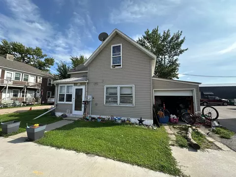 314 4th St E, Thief River Falls, MN 56701 photo 2