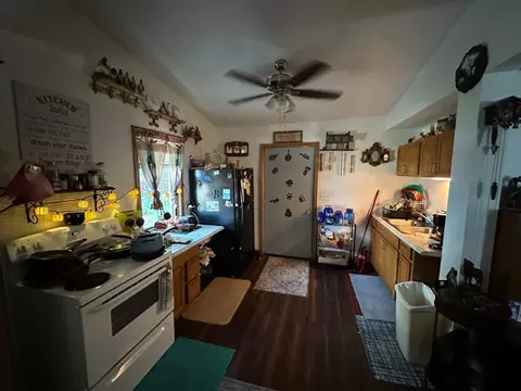 314 4th St E, Thief River Falls, MN 56701 photo 4