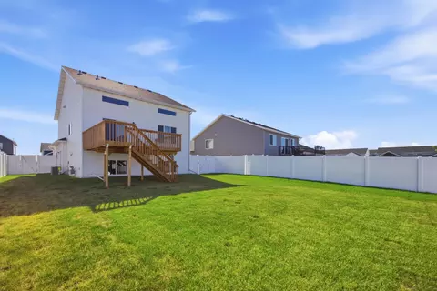 3851 19th St S, Moorhead, MN 56560