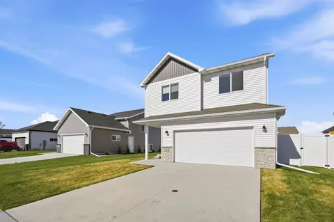 3851 19th St S, Moorhead, MN 56560