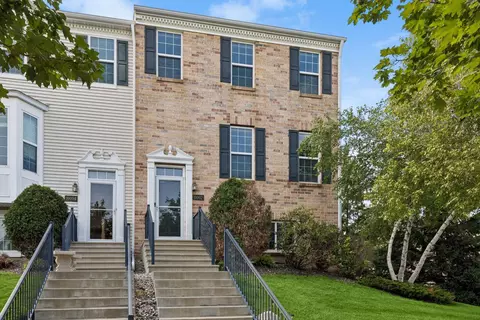 10002 Gentian Dr, Eden Prairie, MN 55347