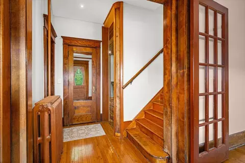 Entry Way - 1101 E 4th St, Duluth, MN 55805 photo 2 of 5