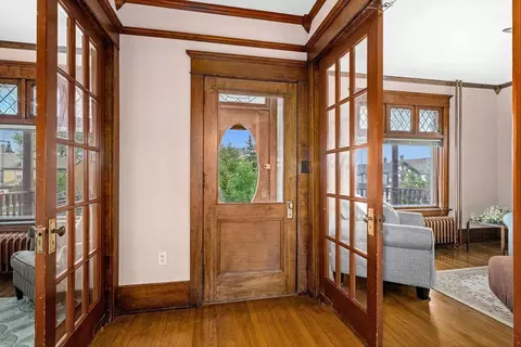 Entry Way - 1101 E 4th St, Duluth, MN 55805 photo 1 of 5