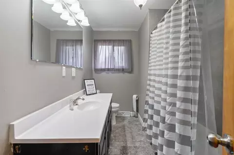Bath - 3869 Sandberg Rd, Duluth, MN 55810 photo 1 of 3