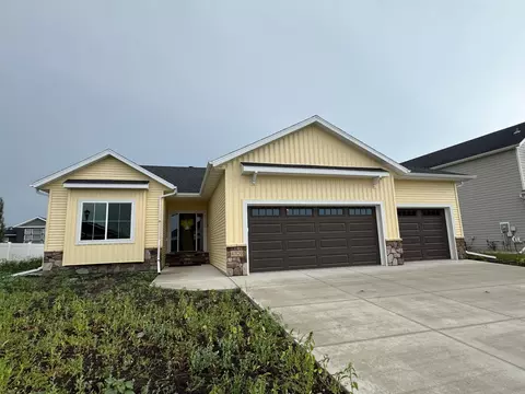 4709 11th St W, West Fargo, ND 58078