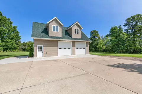 Exterior - 2518 14th St NE, Faribault, MN 55021 photo 8 of 9