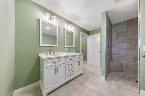 Bath - 2518 14th St NE, Faribault, MN 55021 photo 3 of 8