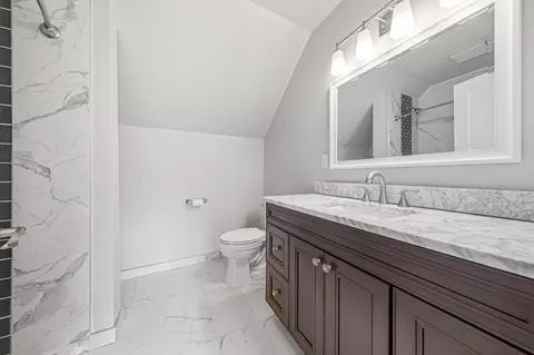 Bath - 2518 14th St NE, Faribault, MN 55021 photo 7 of 8