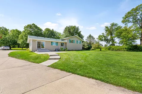 Exterior - 2518 14th St NE, Faribault, MN 55021 photo 4 of 9