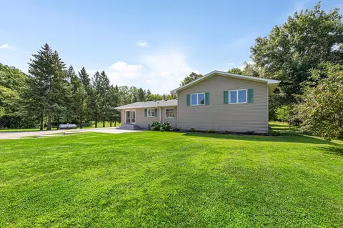 Exterior - 2518 14th St NE, Faribault, MN 55021 photo 6 of 9