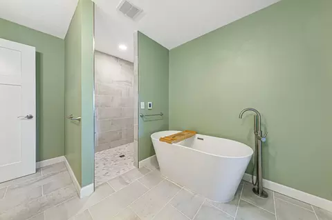 Bath - 2518 14th St NE, Faribault, MN 55021 photo 4 of 8