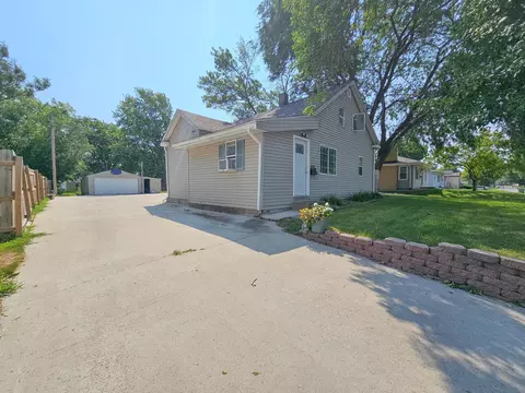 Exterior - 407 S 2nd St, Marshall, MN 56258 photo 1 of 4