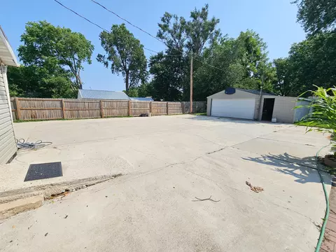 Exterior - 407 S 2nd St, Marshall, MN 56258 photo 4 of 4
