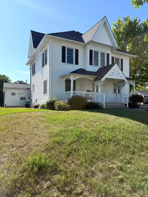 Exterior - 124 N Spring Ave, Springfield, MN 56087 photo 2 of 3