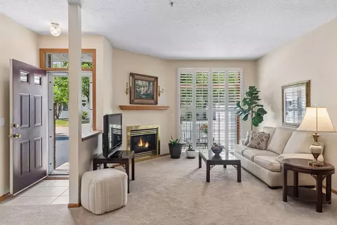 17904 Cobblestone Way #37, Eden Prairie, MN 55347