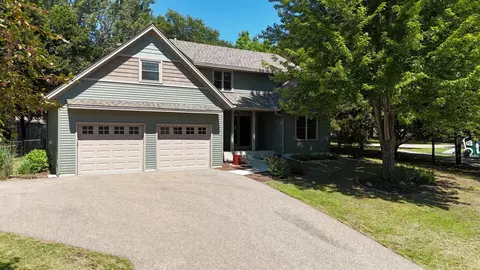 824 Springhill Dr, Burnsville, MN 55306