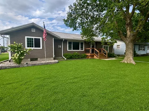 305 E 12th St, Redwood Falls, MN 56283