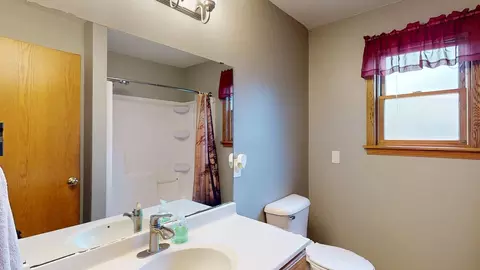 Bath - 635 NW 6th St NW, Plainview, MN 55964 photo 1 of 3