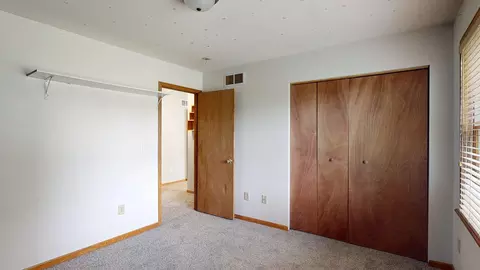 Bedroom - 635 NW 6th St NW, Plainview, MN 55964 photo 4 of 6