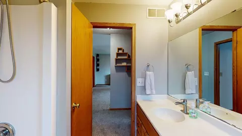 Bath - 635 NW 6th St NW, Plainview, MN 55964 photo 2 of 3