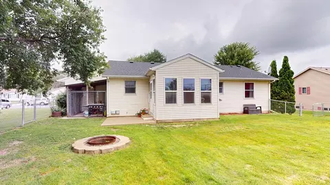 Exterior - 635 NW 6th St NW, Plainview, MN 55964 photo 5 of 9