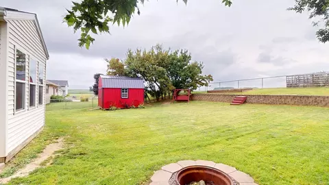 Exterior - 635 NW 6th St NW, Plainview, MN 55964 photo 9 of 9