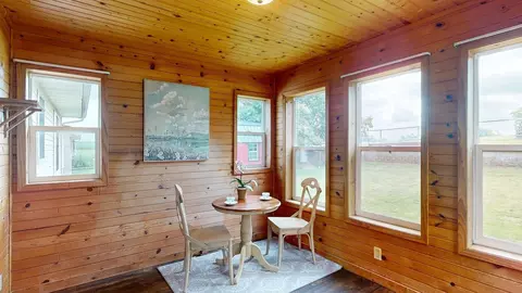 Dining - 635 NW 6th St NW, Plainview, MN 55964 photo 3 of 3