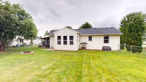 Exterior - 635 NW 6th St NW, Plainview, MN 55964 photo 6 of 9