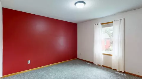 Bedroom - 635 NW 6th St NW, Plainview, MN 55964 photo 1 of 6