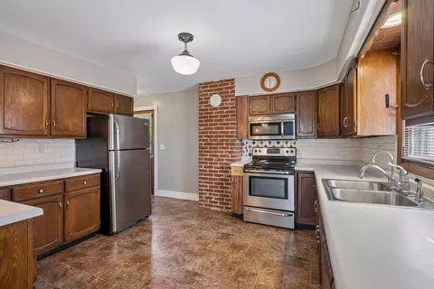 Kitchen - 7471 30th St NE, Saint Michael, MN 55376 photo 2 of 5