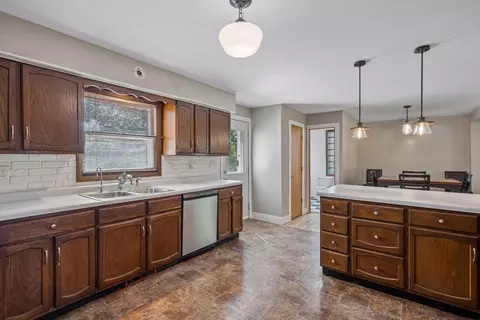 Kitchen - 7471 30th St NE, Saint Michael, MN 55376 photo 4 of 5