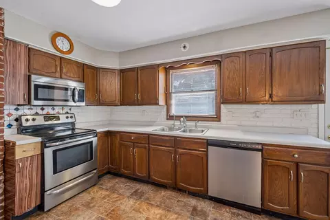 Kitchen - 7471 30th St NE, Saint Michael, MN 55376 photo 3 of 5
