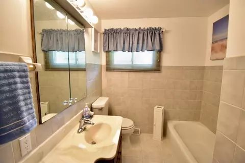 Bath - 2305 10th Ave S, Saint Cloud, MN 56301 photo 2 of 2