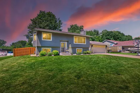 4251 Elizabeth Ln, Vadnais Heights, MN 55127