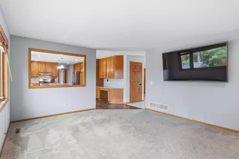 Living - 1467 Kings Crst, Eagan, MN 55122 photo 4 of 13