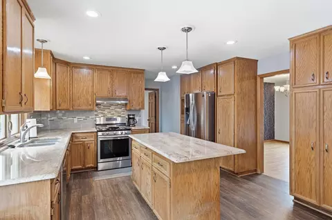 Kitchen - 1467 Kings Crst, Eagan, MN 55122 photo 3 of 5