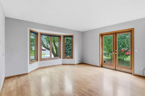 Living - 1467 Kings Crst, Eagan, MN 55122 photo 7 of 13