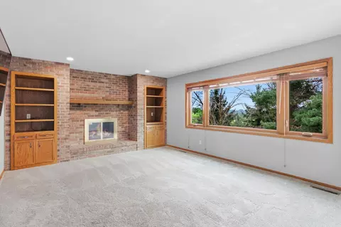 Living - 1467 Kings Crst, Eagan, MN 55122 photo 2 of 13