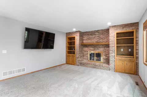 Living - 1467 Kings Crst, Eagan, MN 55122 photo 3 of 13