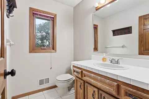 Bath - 1467 Kings Crst, Eagan, MN 55122 photo 4 of 5