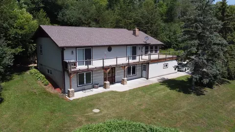 8325 Skunk Hollow Trl, Cannon Falls, MN 55009