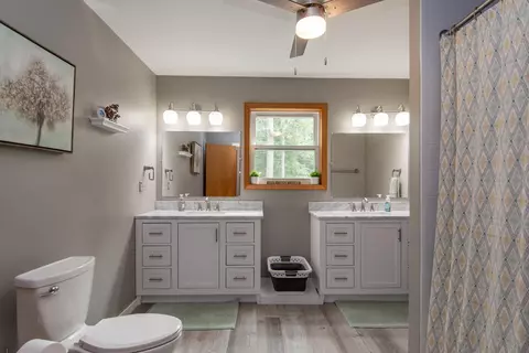 Bath - 18422 483rd St, Mcgregor, MN 55760 photo 2 of 3