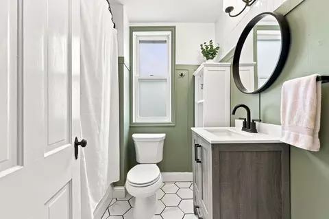 Bath - 1349 4th Ave S, Fargo, ND 58103 photo 1 of 1