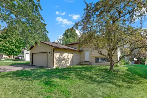 4233 Braddock Trl, Eagan, MN 55123