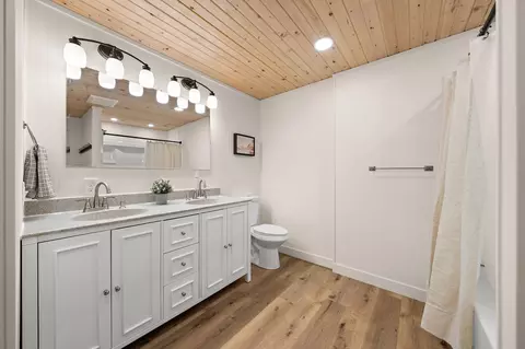 Bath - 271 Eagle Ridge Dr, Roberts, WI 54023 photo 5 of 6