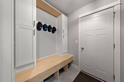 Entry Way - 271 Eagle Ridge Dr, Roberts, WI 54023 photo 2 of 5