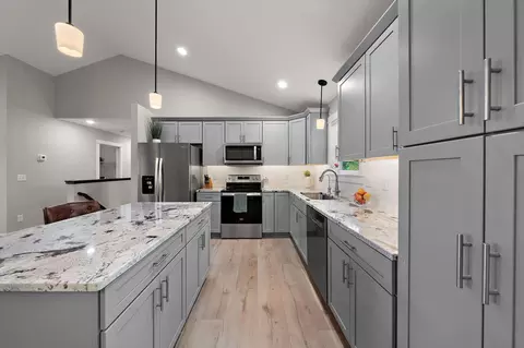 Kitchen - 271 Eagle Ridge Dr, Roberts, WI 54023 photo 3 of 4