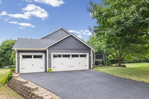 8555 Jorgensen Bay Bay S, Cottage Grove, MN 55016