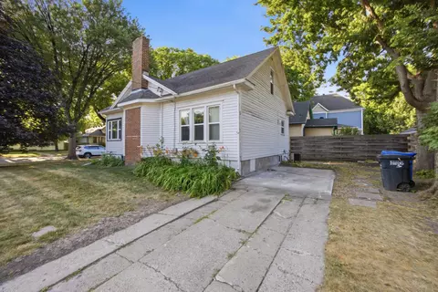 Exterior - 403 14th St S, Fargo, ND 58103 photo 4 of 6