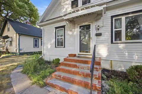 Exterior - 403 14th St S, Fargo, ND 58103 photo 3 of 6